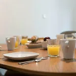 Lägenhet Lovelystay - The Getaway W/ Free Parking